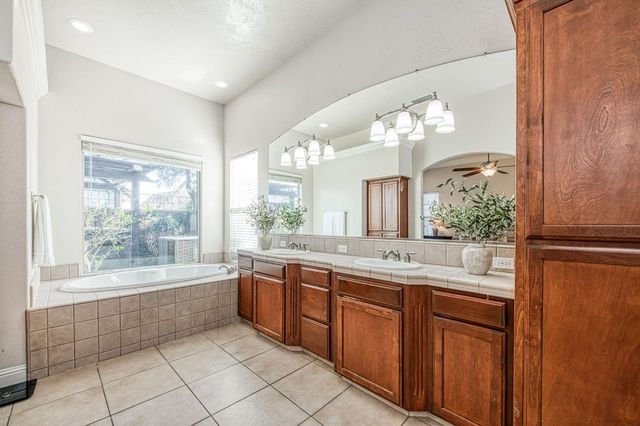 1879 N Harvard Avenue, Clovis, CA 93619