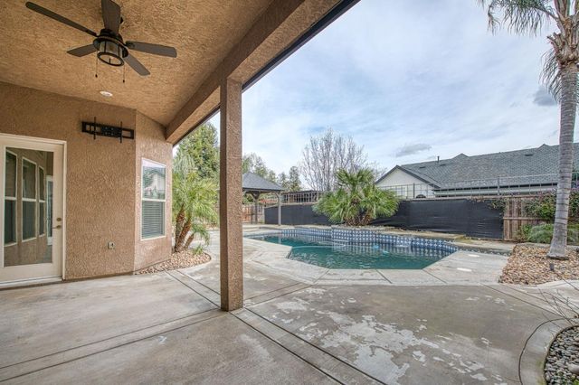 1879 N Harvard Avenue, Clovis, CA 93619