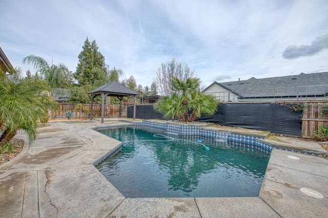 1879 N Harvard Avenue, Clovis, CA 93619