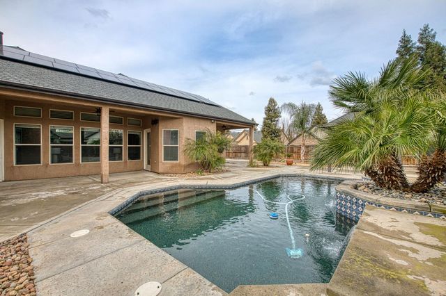 1879 N Harvard Avenue, Clovis, CA 93619