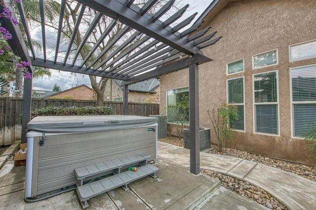 1879 N Harvard Avenue, Clovis, CA 93619