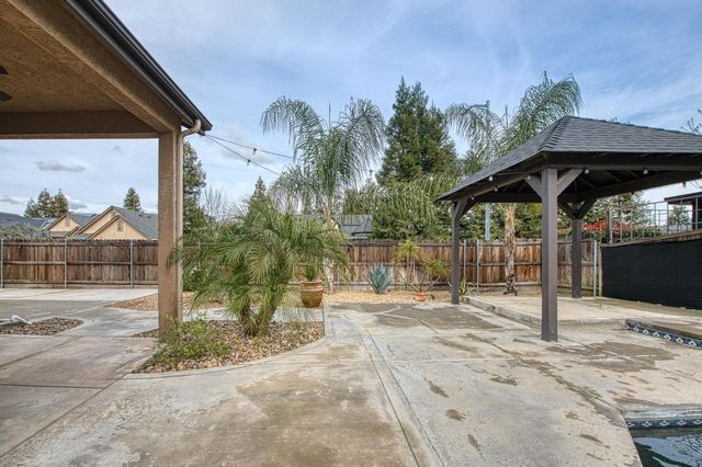 1879 N Harvard Avenue, Clovis, CA 93619