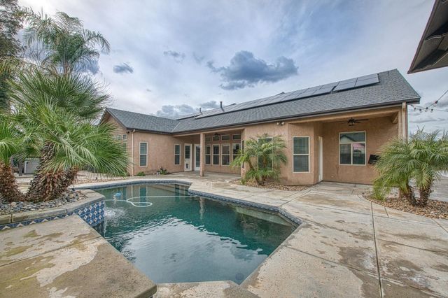 1879 N Harvard Avenue, Clovis, CA 93619