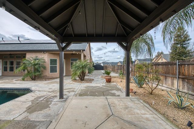 1879 N Harvard Avenue, Clovis, CA 93619