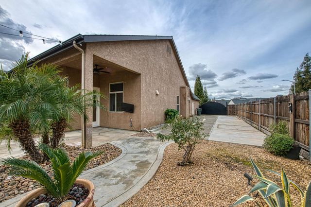 1879 N Harvard Avenue, Clovis, CA 93619