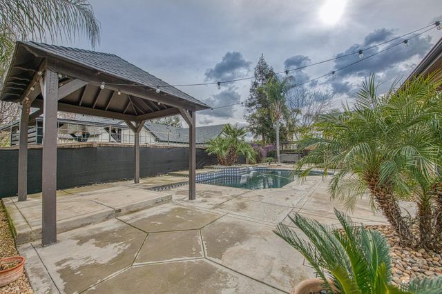 1879 N Harvard Avenue, Clovis, CA 93619