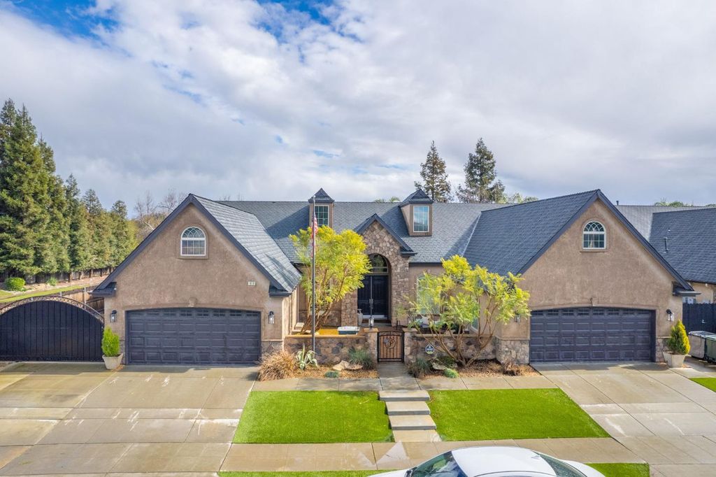 1879 N Harvard Avenue, Clovis, CA 93619