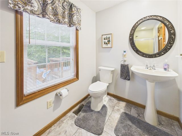 6 Amanda Lane, Parkersburg, WV 26104