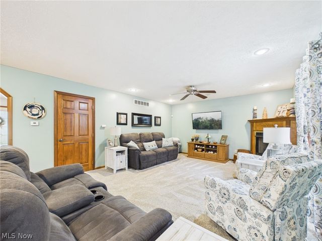 6 Amanda Lane, Parkersburg, WV 26104