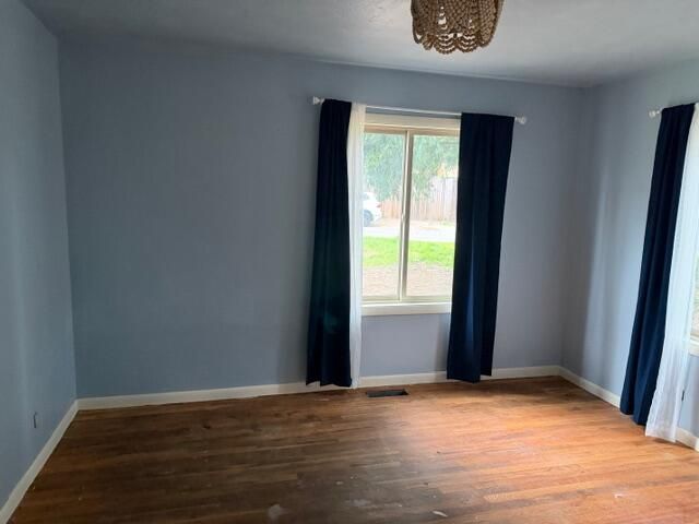 215 Hillhouse Avenue, Medford, OR 97504