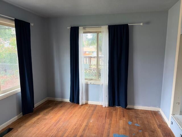 215 Hillhouse Avenue, Medford, OR 97504