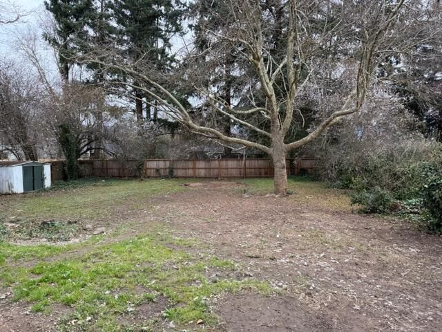 215 Hillhouse Avenue, Medford, OR 97504