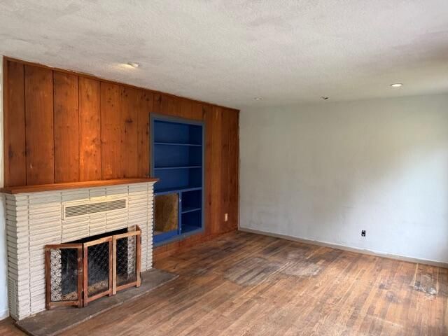 215 Hillhouse Avenue, Medford, OR 97504