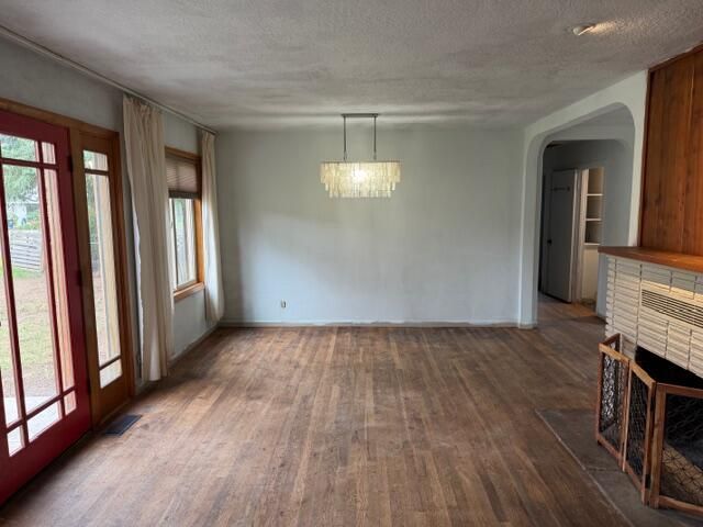 215 Hillhouse Avenue, Medford, OR 97504