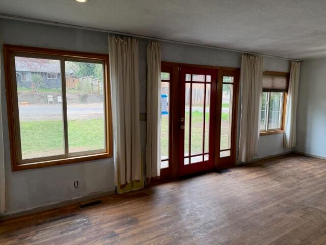 215 Hillhouse Avenue, Medford, OR 97504