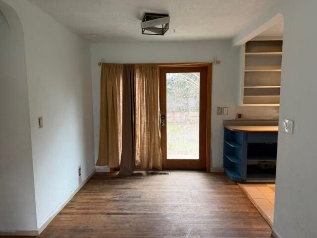 215 Hillhouse Avenue, Medford, OR 97504