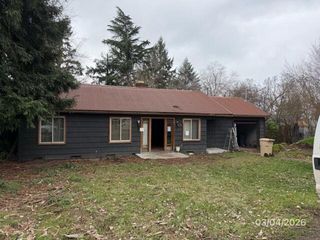 215 Hillhouse Avenue, Medford, OR 97504