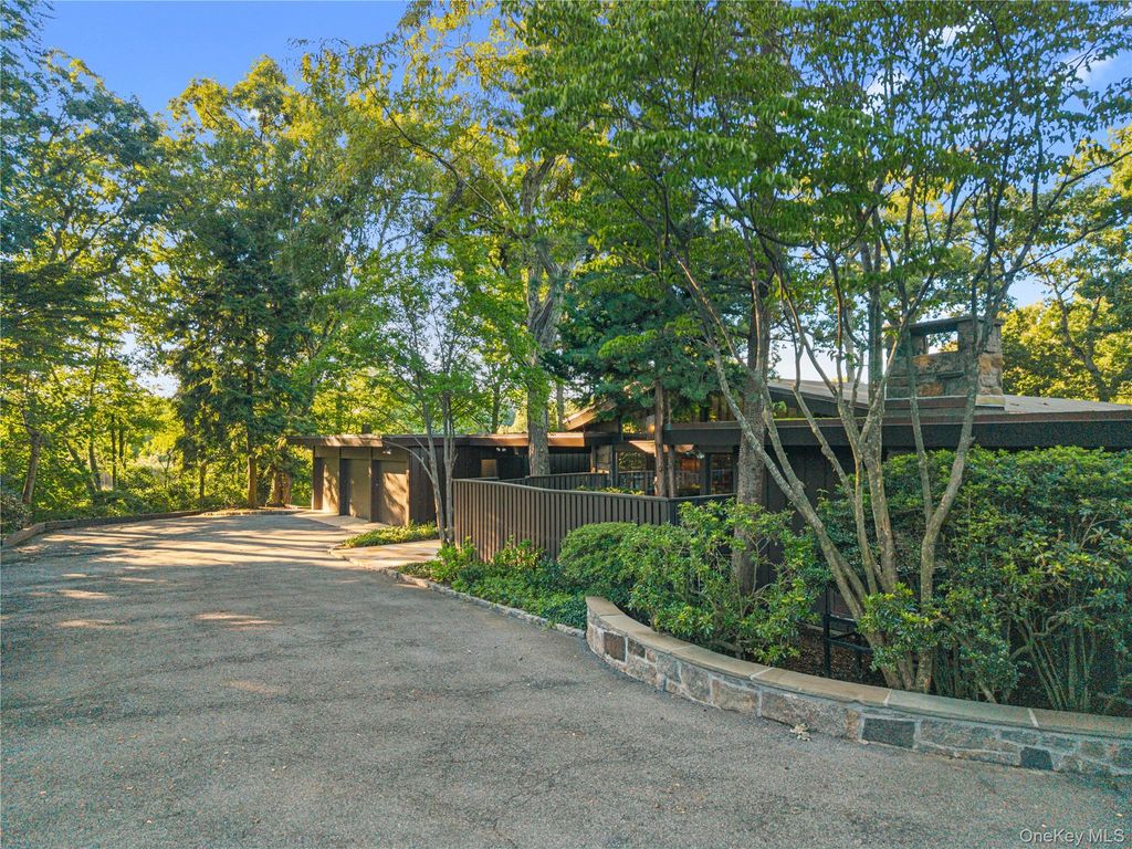 11 Oak Lane, Larchmont, NY 10538 — photo 3