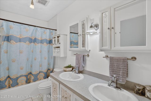 9992 Woodbury Road, Laingsburg, MI 48848