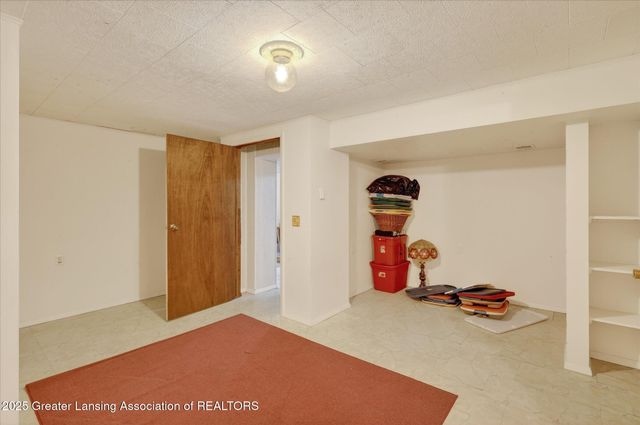 9992 Woodbury Road, Laingsburg, MI 48848