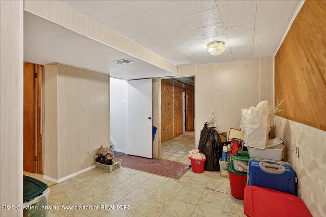 9992 Woodbury Road, Laingsburg, MI 48848