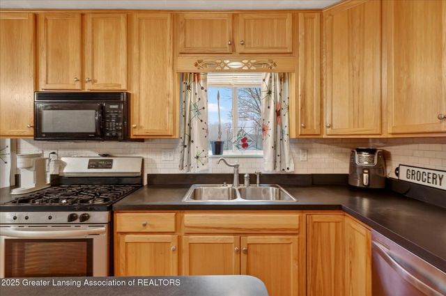 9992 Woodbury Road, Laingsburg, MI 48848