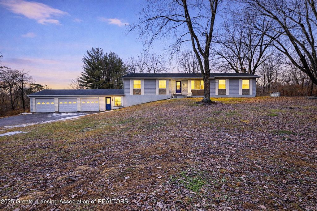 9992 Woodbury Road, Laingsburg, MI 48848