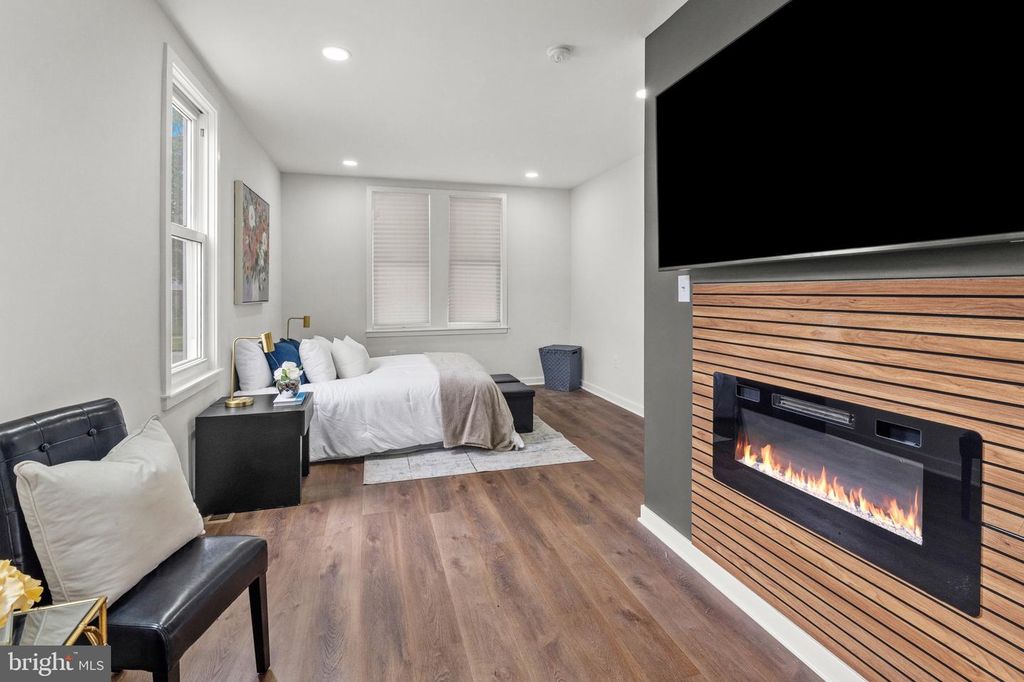 Image 13 of property listing at 3009 MILFORD AVE, Baltimore, MD 21207