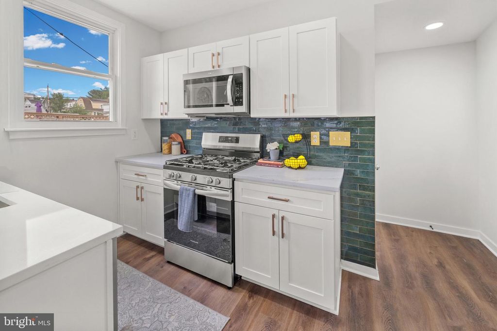 Image 7 of property listing at 3009 MILFORD AVE, Baltimore, MD 21207
