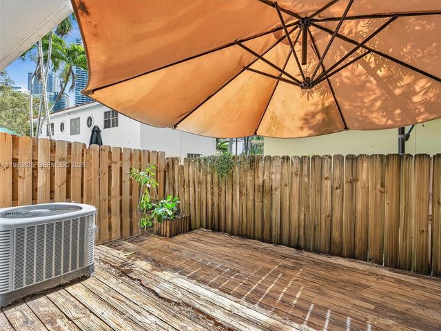 240 SW 15th Rd 112, Miami, FL 33129