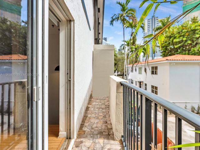 240 SW 15th Rd 112, Miami, FL 33129