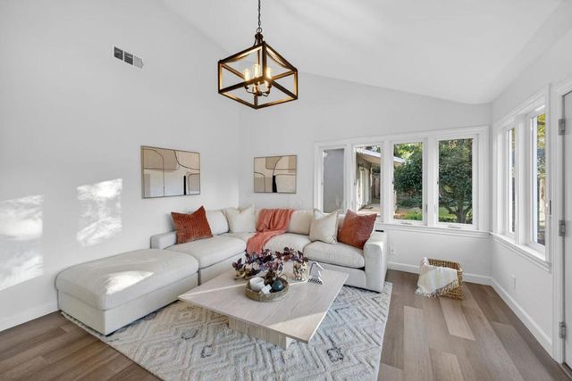 1100 Steinway Avenue, Campbell, CA 95008