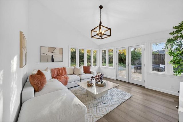 1100 Steinway Avenue, Campbell, CA 95008