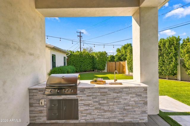 4838 E WELDON Avenue, Phoenix, AZ 85018