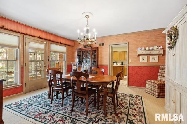 1570 N ACADEMY Street, Galesburg, IL 61401