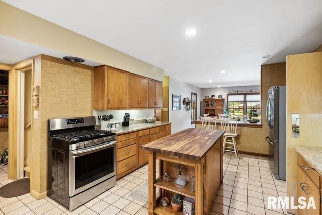 1570 N ACADEMY Street, Galesburg, IL 61401