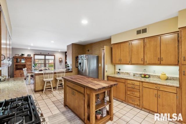 1570 N ACADEMY Street, Galesburg, IL 61401