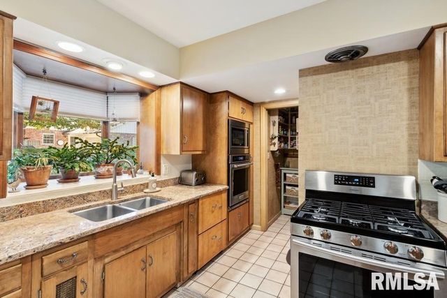 1570 N ACADEMY Street, Galesburg, IL 61401