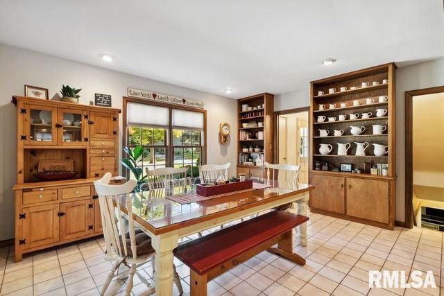 1570 N ACADEMY Street, Galesburg, IL 61401