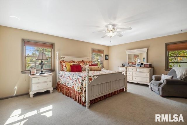 1570 N ACADEMY Street, Galesburg, IL 61401