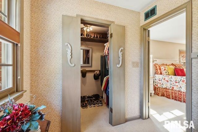 1570 N ACADEMY Street, Galesburg, IL 61401