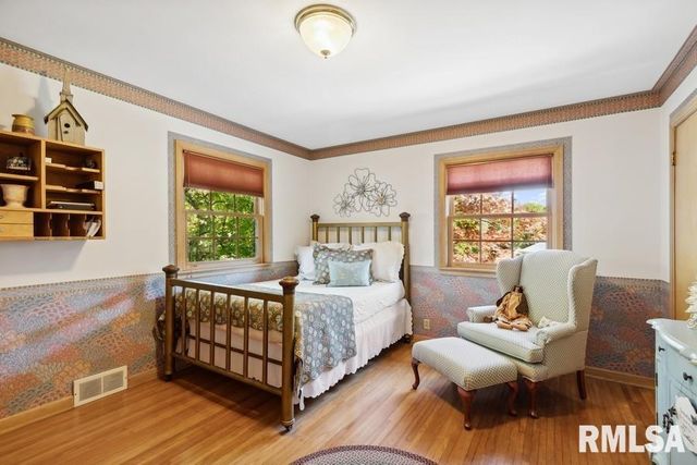 1570 N ACADEMY Street, Galesburg, IL 61401