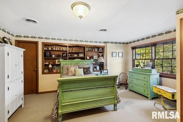 1570 N ACADEMY Street, Galesburg, IL 61401