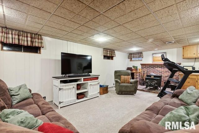 1570 N ACADEMY Street, Galesburg, IL 61401