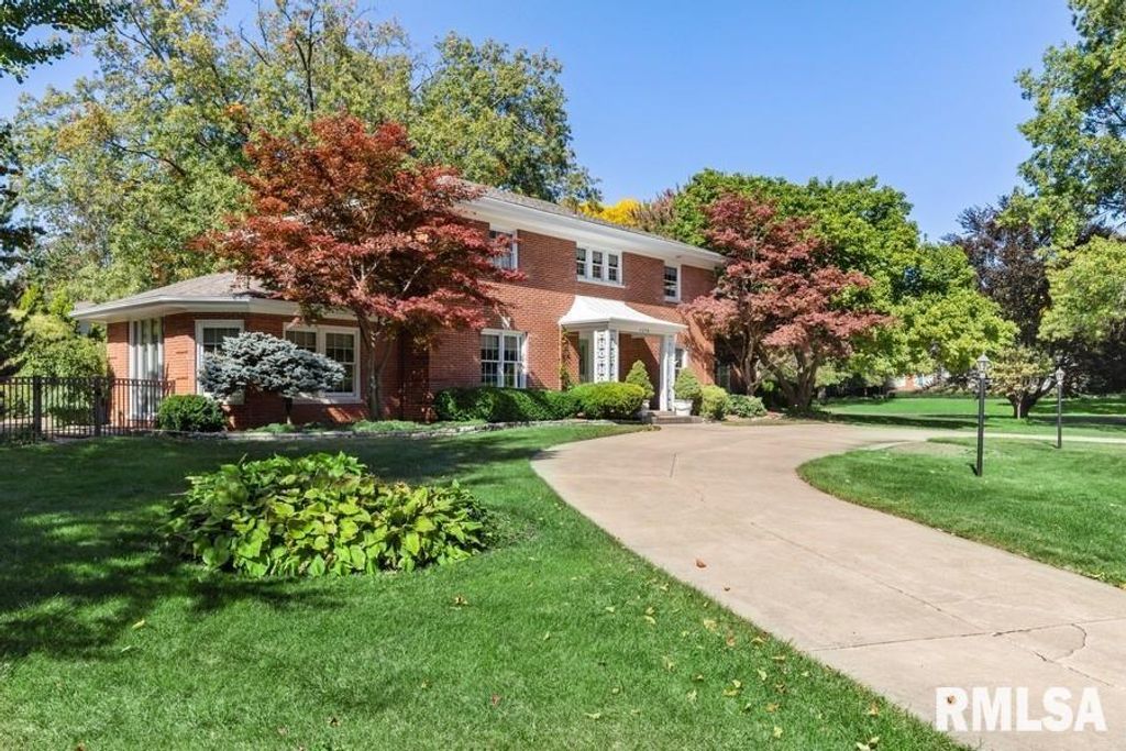 1570 N ACADEMY Street, Galesburg, IL 61401