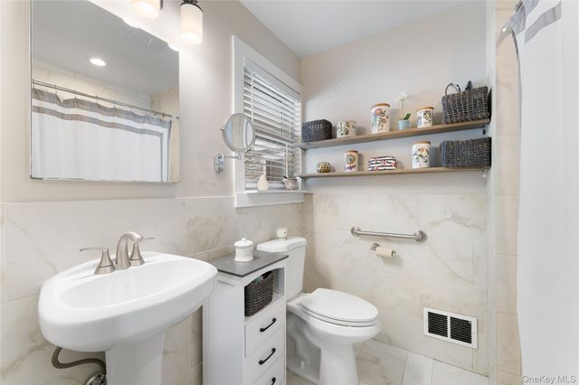 473 Winding Road N, Ardsley, NY 10502