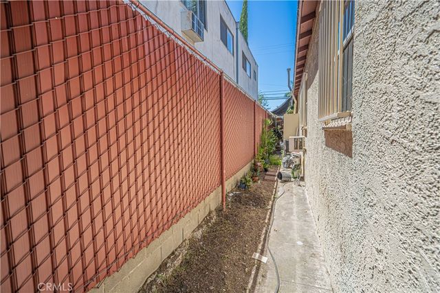 210 W Spazier, Burbank, CA 91502