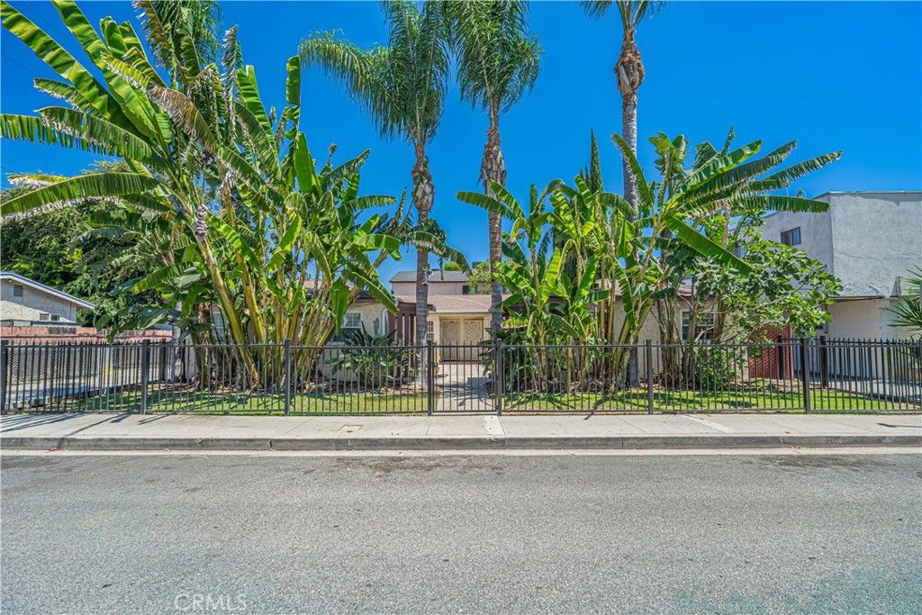 210 W Spazier, Burbank, CA 91502