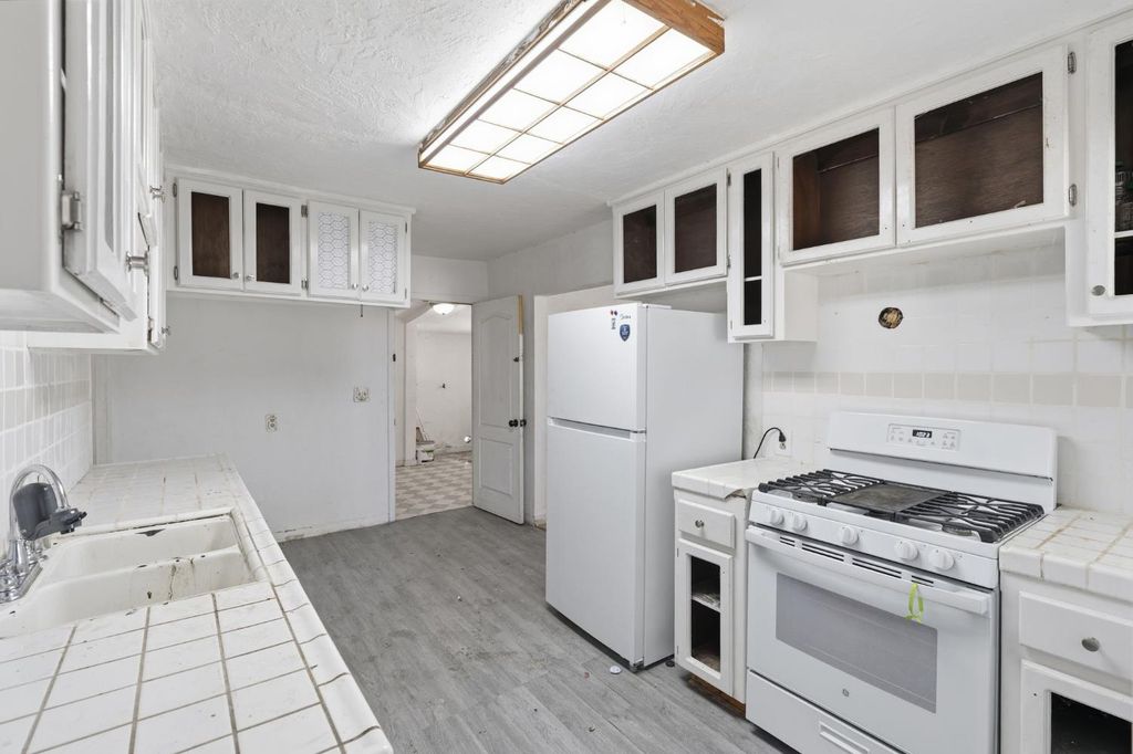 Image 11 of property listing at 14735 Road 28, Madera, CA 93638