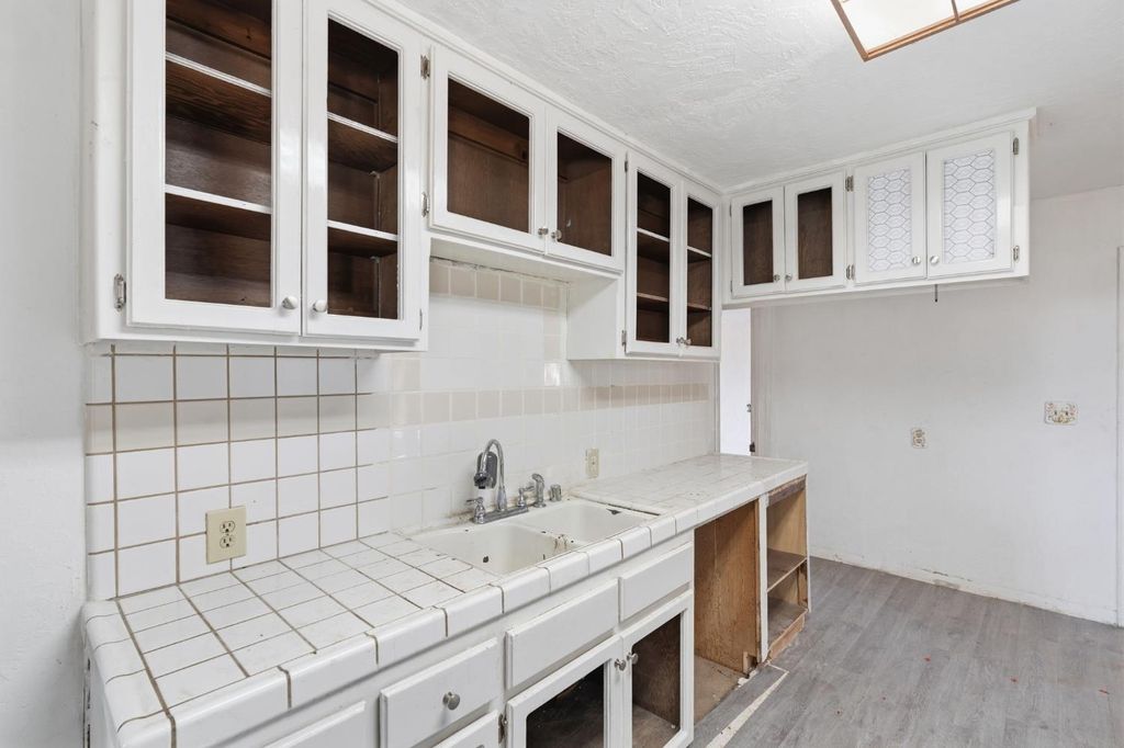 Image 12 of property listing at 14735 Road 28, Madera, CA 93638